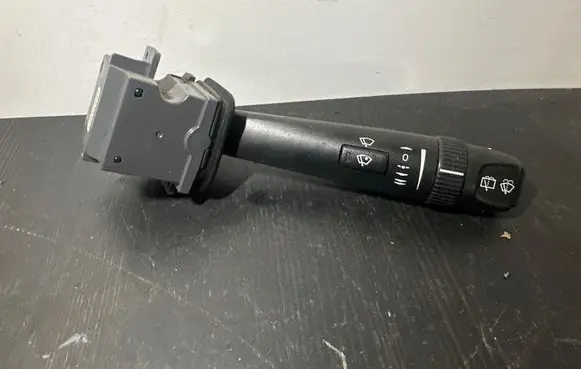 Volvo XC70 Wiper control stalk 30768101 05W42D