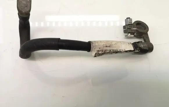 Volkswagen Touran I Negative earth cable (battery)