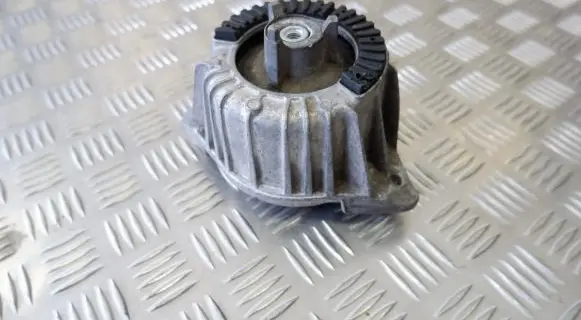 Mercedes-Benz E W212 Engine mount bracket A2122406417