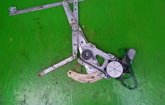Subaru Legacy Front door window regulator motor