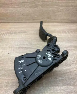 Audi A6 S6 C6 4F Accelerator throttle pedal 4F2721523 6PV008984