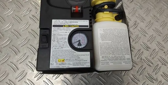 Toyota RAV 4 (XA40) Tire air pump compressor 