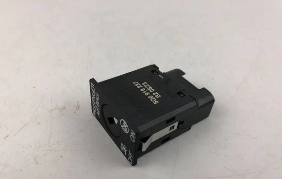 Passenger airbag on/off switch