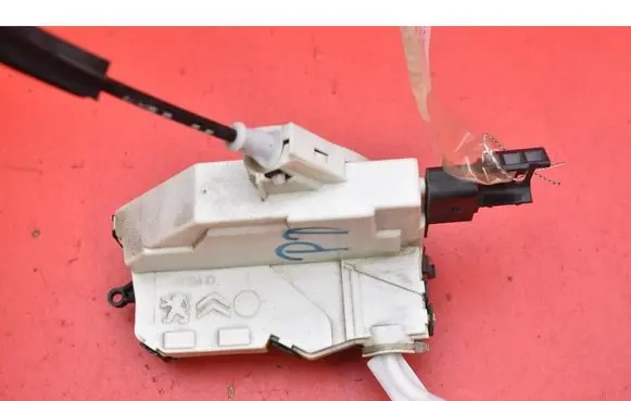 Citroen C5 Front door lock A01456