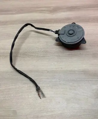 Toyota Yaris Radiator cooling fan shroud 163630r090