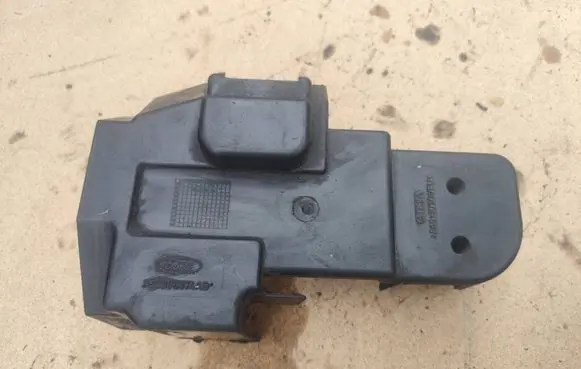 Ford Focus Fuse box cover Xs4q9b374ab