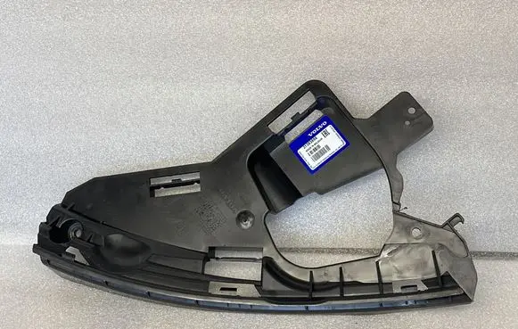 Volvo XC60 Front bumper mounting bracket 31383886