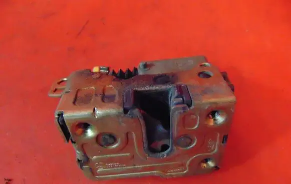 Iveco Daily 3rd gen Front door lock