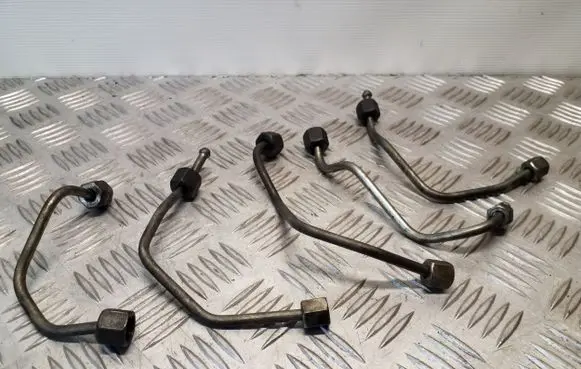 Volvo V40 Fuel injector supply line/pipe 