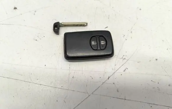 Toyota Prius+ (ZVW40) Ignition key/card 