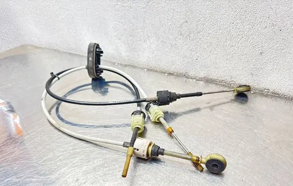 Opel Vectra C Gear shift cable linkage 55556279