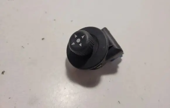 Wing mirror switch