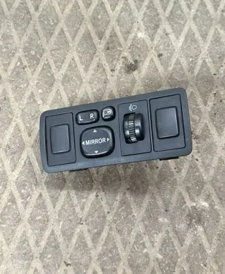 Toyota Avensis T250 Wing mirror switch 183575 777669