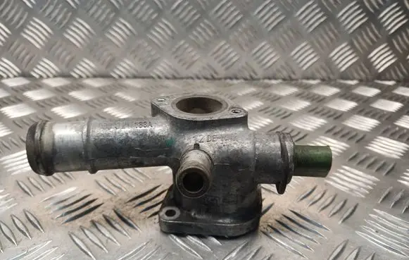 Volkswagen PASSAT B5.5 Engine coolant pipe/hose 038121133A
