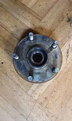 Subaru Forester SK Front wheel hub spindle knuckle
