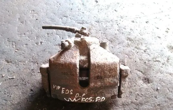 Volkswagen Eos Front brake caliper