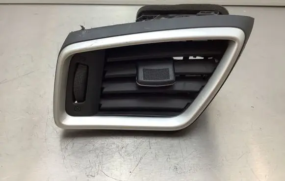 Nissan Qashqai Dashboard side air vent grill/cover trim 30490001