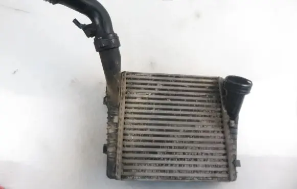 Volkswagen Touareg I Intercooler radiator 7L0145803A