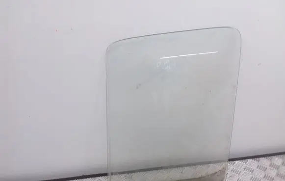 Volkswagen II LT Front door window glass four-door