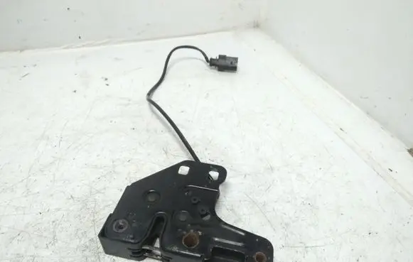 Volvo S40 Engine bonnet/hood lock/catch 4F0823509