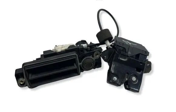 Mercedes-Benz E W211 Loading door lock A1717500085 A2037500693