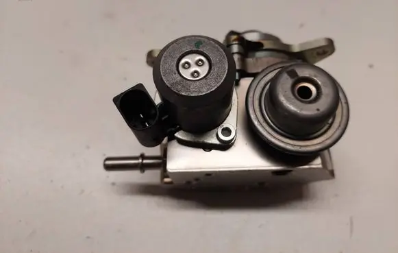 Peugeot 508 Fuel injection high pressure pump 9819938480
