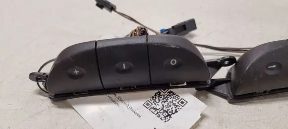 Opel Zafira A Steering wheel buttons/switches 90561159