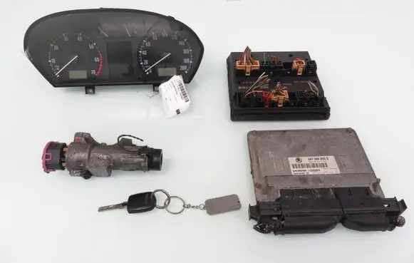 Skoda Fabia Mk1 (6Y) Engine control unit/module ECU 5WP4419707 047906033D 6Q2937049