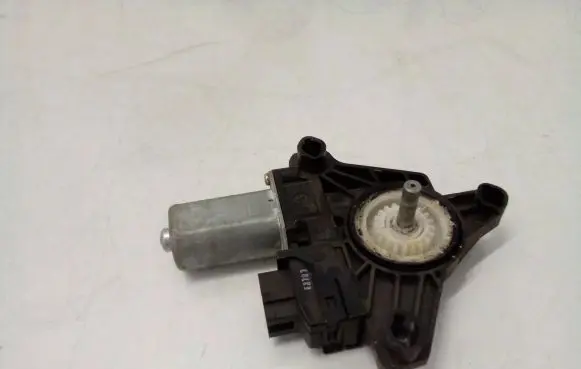 Mercedes-Benz GLC C253 Rear door window regulator motor A2139060602