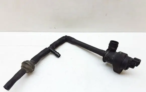 Volvo S80 Valve vacuum 31104896