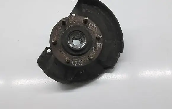 Mitsubishi L200 Front wheel hub MR992368