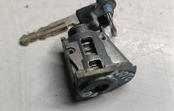 Nissan Note (E12) Coupe door lock (next to the handle) 