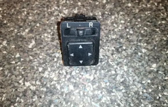 Toyota Avensis T220 Wing mirror switch 8487005020