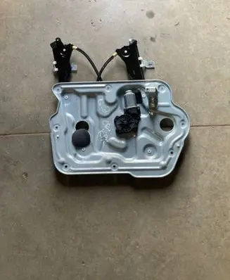 Nissan Qashqai Front door window regulator with motor 