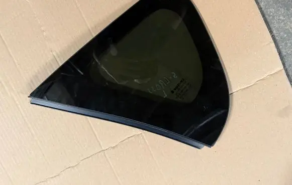 Suzuki SX4 S-Cross Rear side window