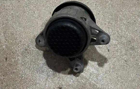 Mercedes-Benz GLE W167 Engine mount bracket A1672405300