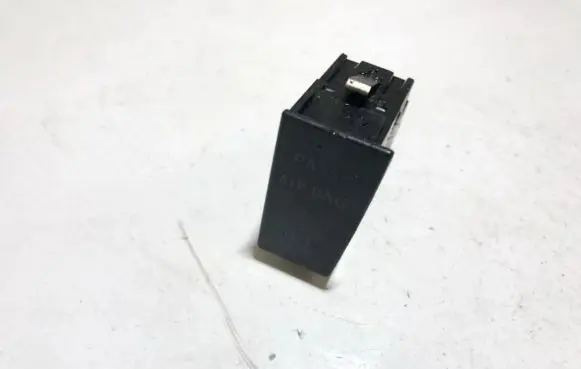 Passenger airbag on/off switch