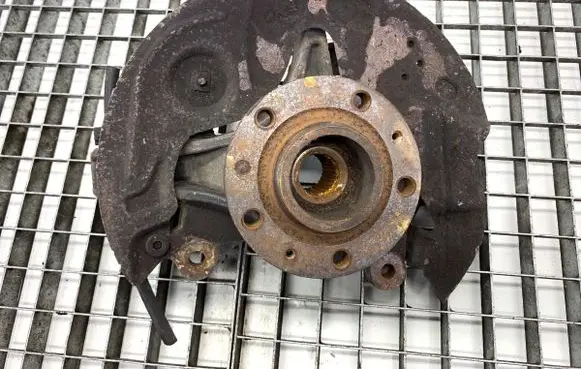 Peugeot 3008 II Front wheel hub spindle knuckle