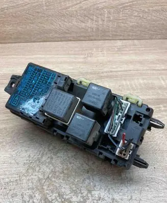Mitsubishi Carisma Fuse module MB953355 MR318828