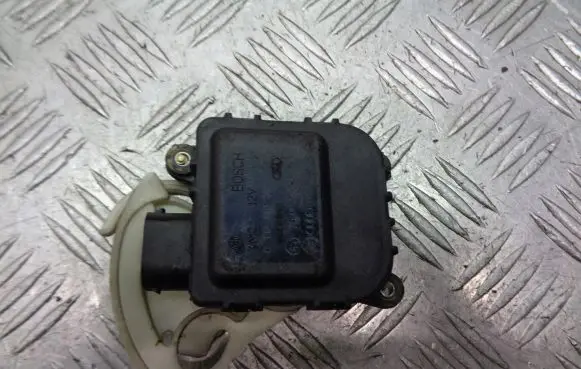 Volkswagen PASSAT B5.5 A/C air flow flap actuator/motor 8D1820511E
