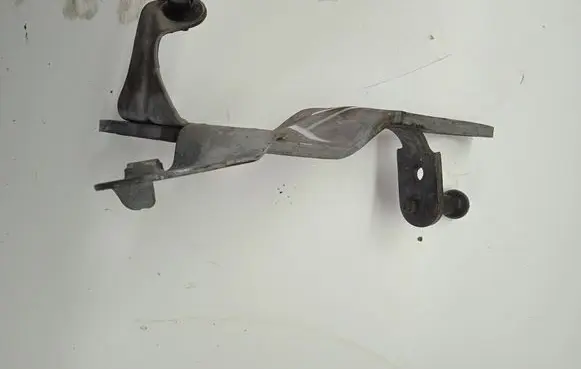 Volkswagen Touran II Engine mounting bracket TOURAN2011M1677KW