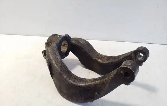 Volvo XC90 Lower shock absorber bracket 31360635