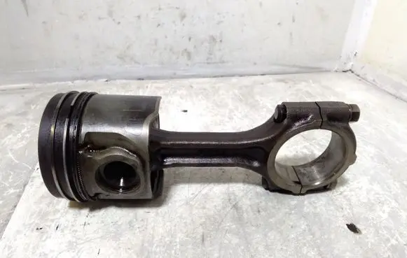 KIA Sorento Piston with connecting rod