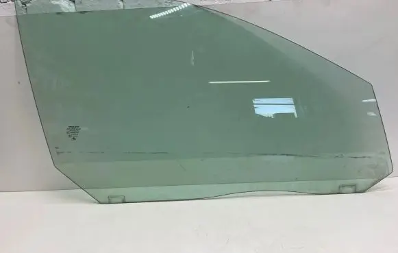 Volvo XC70 Front door window glass four-door 43R001106 E000186 DOT57M53AS2