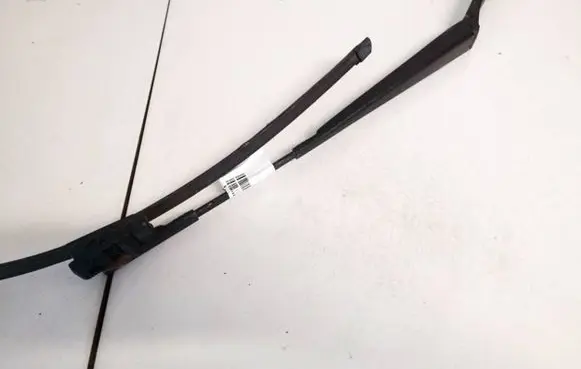 Skoda Octavia Mk2 (1Z) Front wiper blade arm