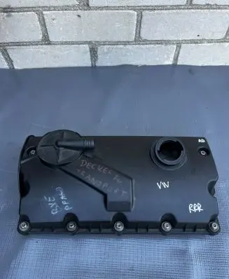 Volkswagen Golf V Rocker cam cover 038103475 038103469AD