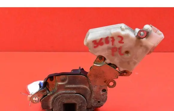 Nissan Almera Tino Front door lock 8055361U66