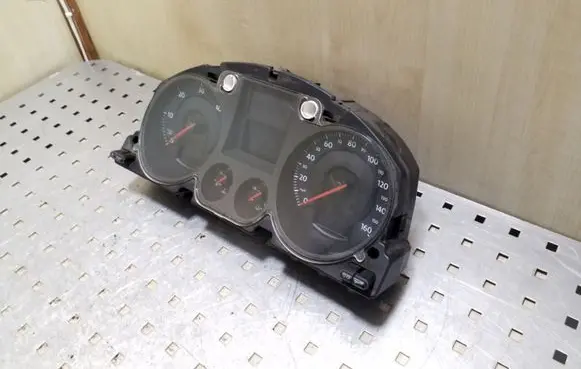 Volkswagen PASSAT B6 Speedometer (instrument cluster) 3C0920960K
