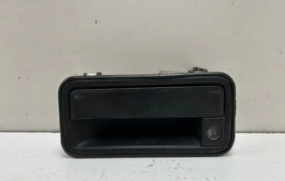Chevrolet Tahoe Front door exterior handle 15706073