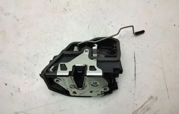 BMW X5 E70 Front door lock 7202143